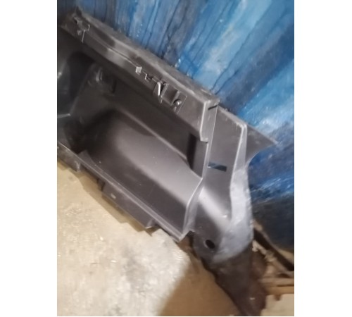 Обшивка багажника (левая)