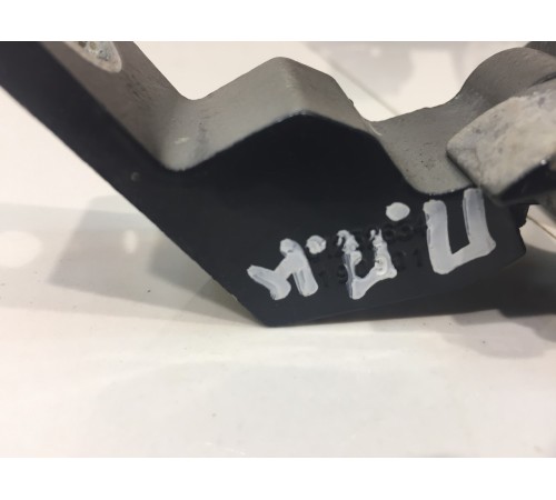 Петля двери передней правой нижняя