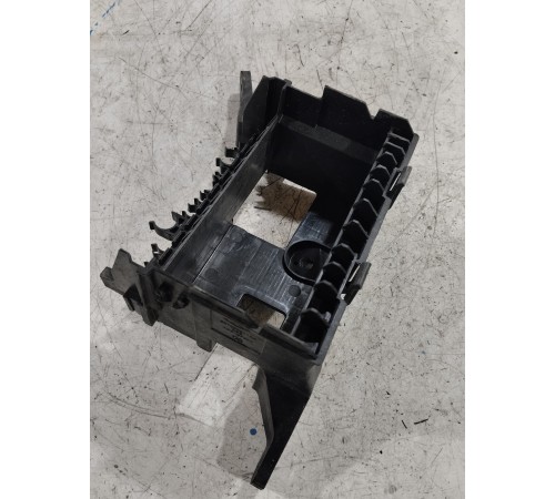 Кронштейн блока предохранителей и реле