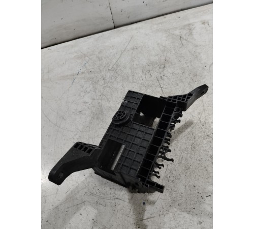 Кронштейн блока предохранителей и реле