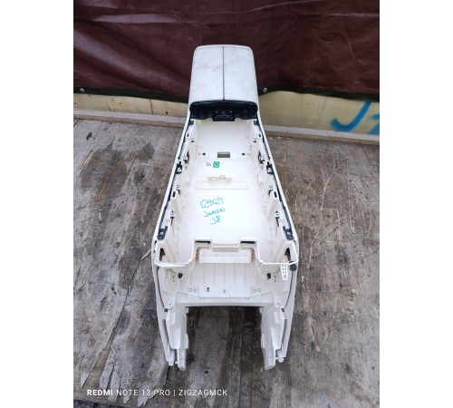 Центральная консоль с подлокотником