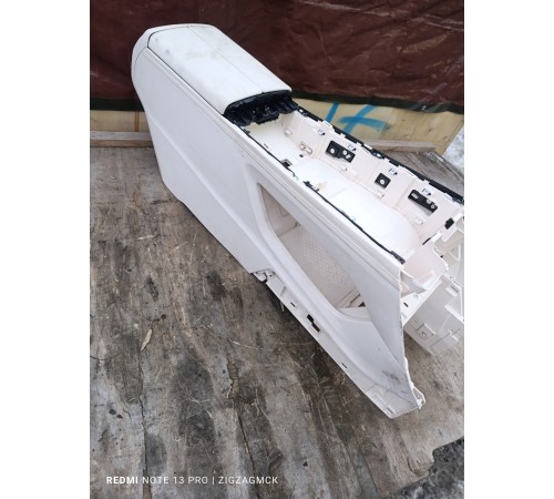 Центральная консоль с подлокотником