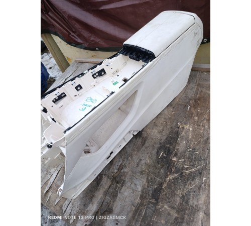 Центральная консоль с подлокотником