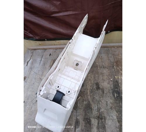 Центральная консоль с подлокотником