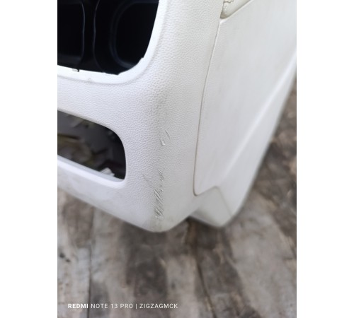 Центральная консоль с подлокотником