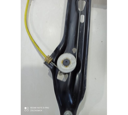 Стеклоподъемник (задний правый)