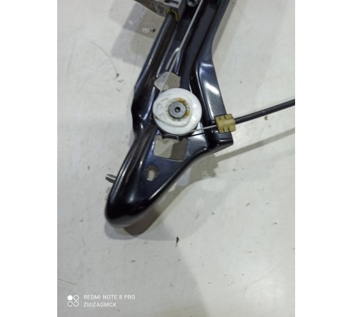 Стеклоподъемник (задний правый)