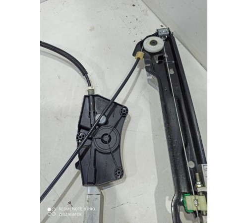 Стеклоподъемник (задний правый)