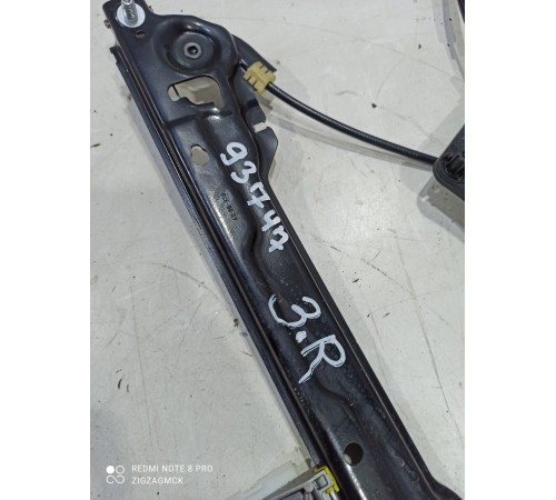 Стеклоподъемник (задний правый)