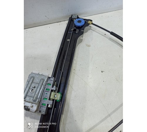 Стеклоподъемник (задний правый)