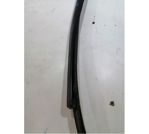 Поводок стеклоочистителя левый