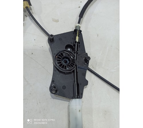 Стеклоподъемник (задний правый)