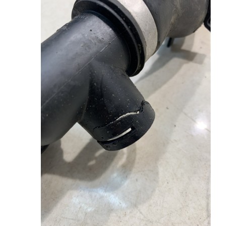 Патрубок системы охлаждения