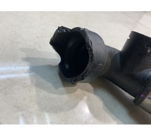 Патрубок системы охлаждения