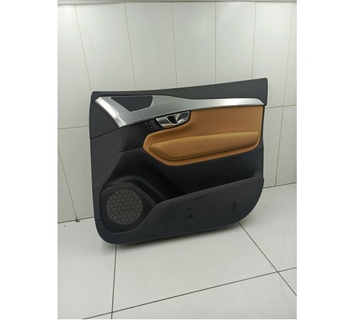 Обшивка двери передняя правая