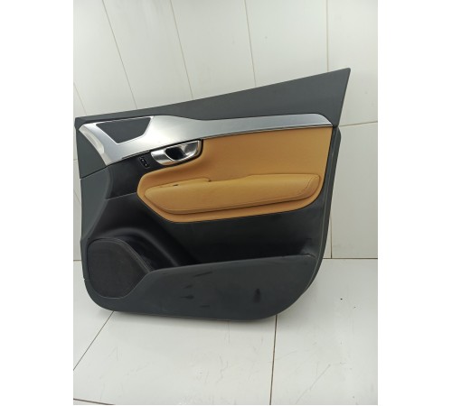 Обшивка двери передняя правая