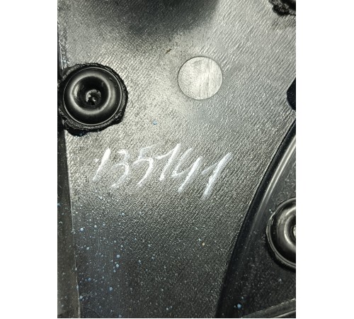 Обшивка двери передняя правая