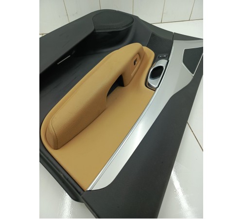 Обшивка двери передняя правая