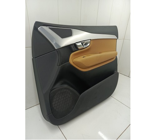 Обшивка двери передняя правая