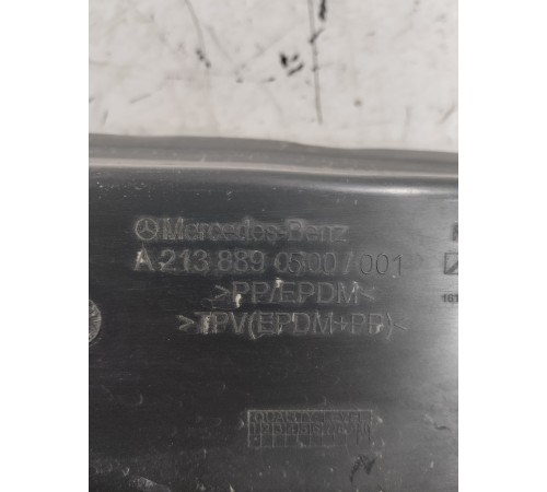 Пыльник крыла передний правый