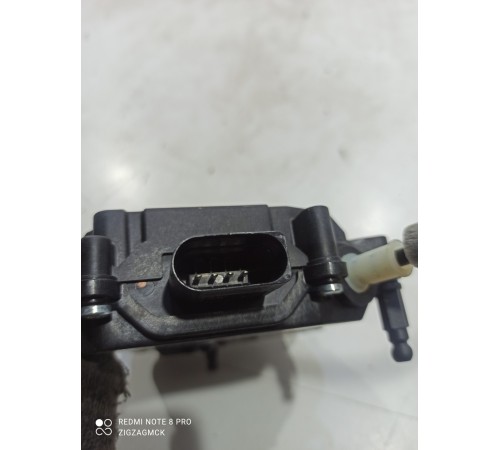 Доводчик замка крышки багажника