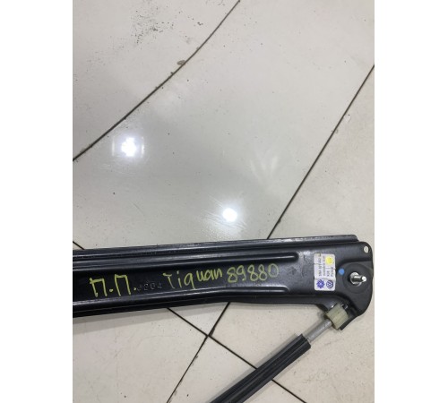 Стеклоподъемник (передний правый)