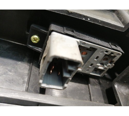 Кнопка стеклоподъемника задняя левая