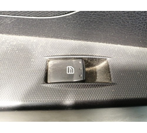 Кнопка стеклоподъемника задняя левая