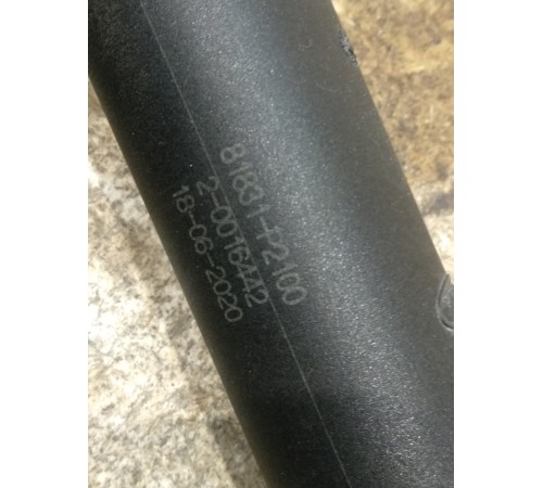 Амортизатор двери багажника левый