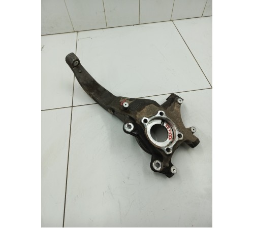 Кулак поворотный передний левый