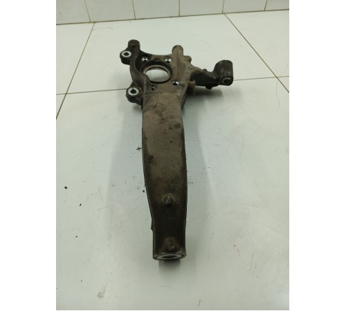 Кулак поворотный передний левый