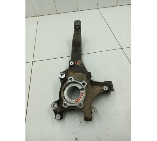 Кулак поворотный передний левый