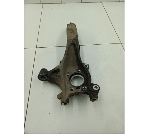 Кулак поворотный передний левый