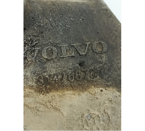 Кулак поворотный передний левый