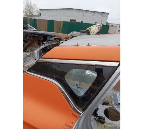 Глухое стекло заднее правое