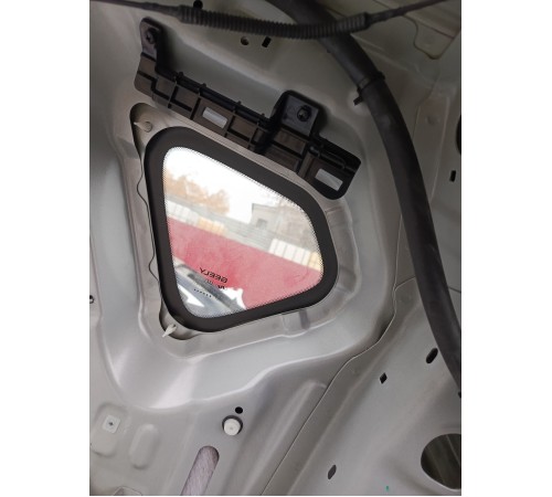 Глухое стекло заднее правое