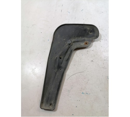 Брызговик задний левый