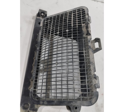 Решетка воздухозаборника передняя левая