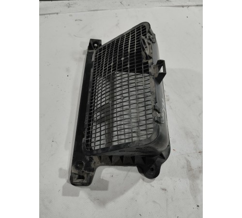 Решетка воздухозаборника передняя левая