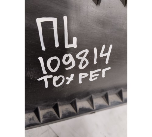 Решетка воздухозаборника передняя левая