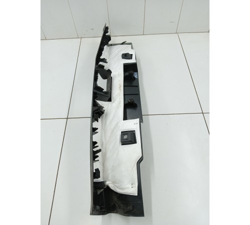 Накладка замка двери крышки багажника