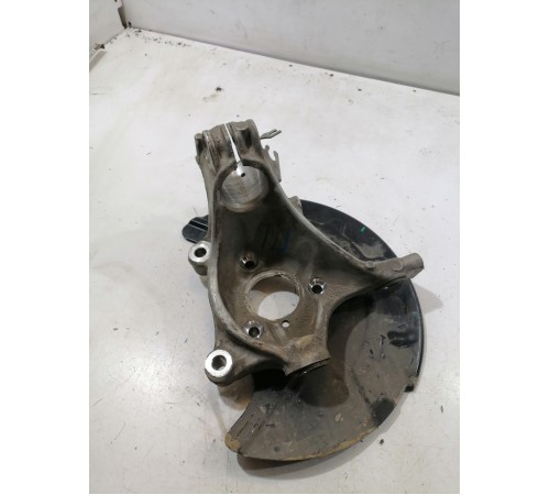 Кулак поворотный передний левый