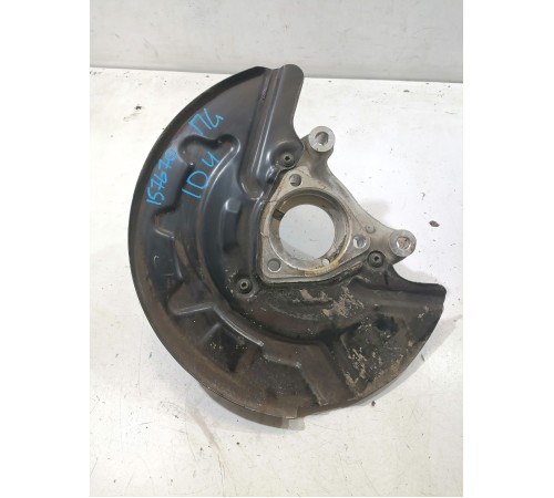 Кулак поворотный передний левый