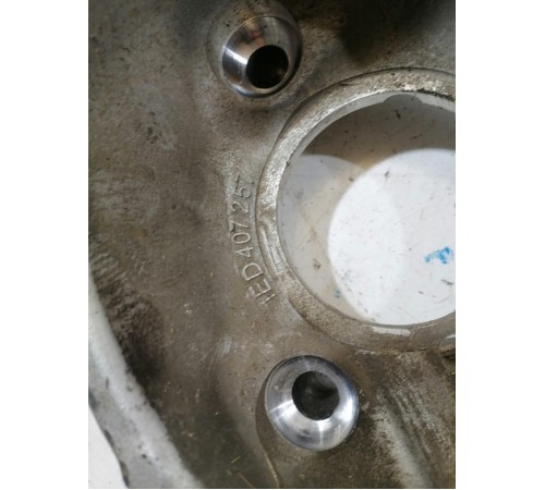 Кулак поворотный передний левый