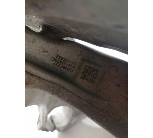 Кулак поворотный передний левый