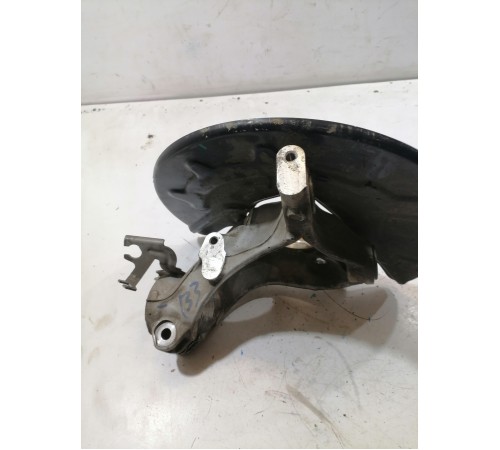 Кулак поворотный передний левый