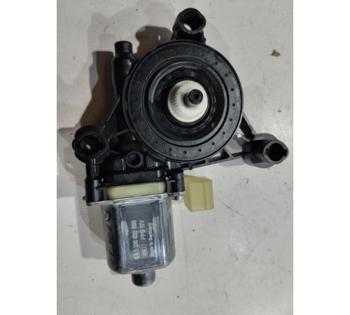 Моторчик стеклоподъемника (задний правый)