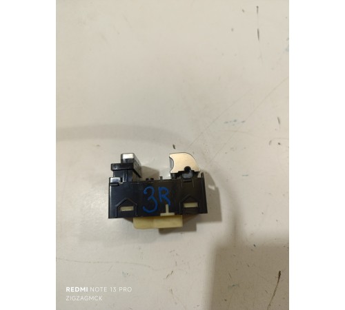 Кнопка блокировки дверей и стекол