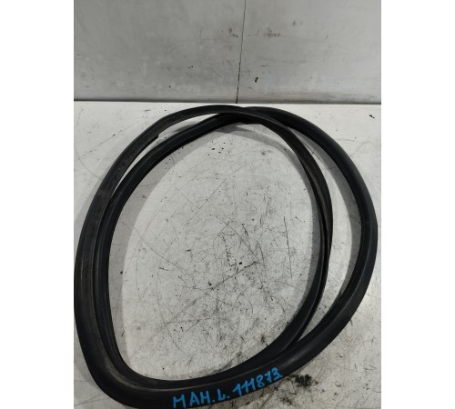 Уплотнитель двери левый