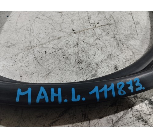 Уплотнитель двери левый